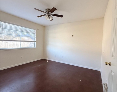 8621 Talyne Chaise Cir - Photo Thumbnail 31