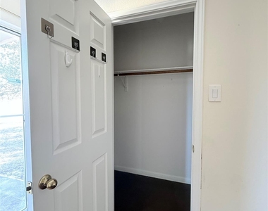 8621 Talyne Chaise Cir - Photo Thumbnail 28