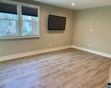 652 Ivy Hl - Photo Thumbnail 5