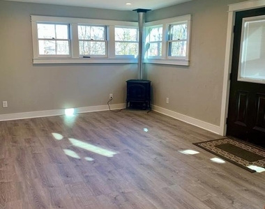 652 Ivy Hl - Photo Thumbnail 4