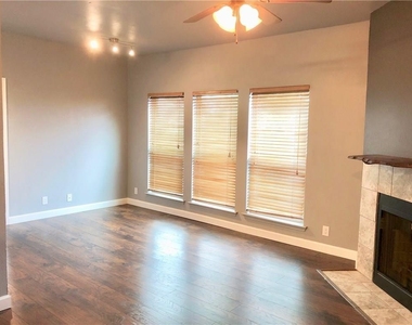 2414 Longview St - Photo Thumbnail 2