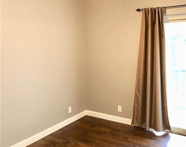 2414 Longview St - Photo Thumbnail 16