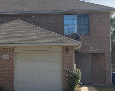 9609 Nightjar Dr - Photo Thumbnail 11