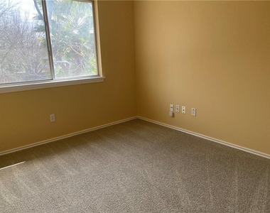 9609 Nightjar Dr - Photo Thumbnail 7