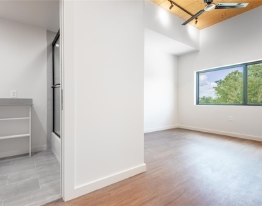 3515 Webberville Rd - Photo Thumbnail 8