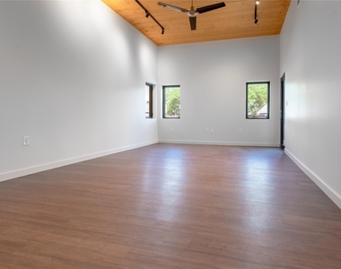 3515 Webberville Rd - Photo Thumbnail 8