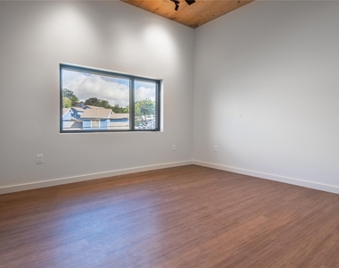 3515 Webberville Rd - Photo Thumbnail 9