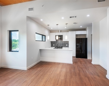 3515 Webberville Rd - Photo Thumbnail 2