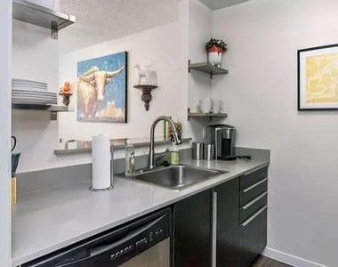 1915 Fairlawn Ln - Photo Thumbnail 4