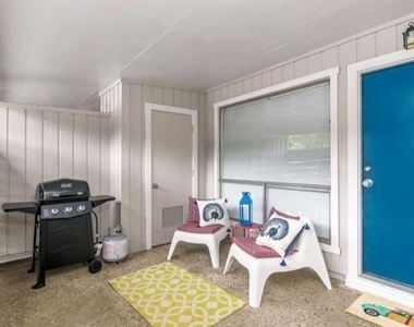 1915 Fairlawn Ln - Photo Thumbnail 1
