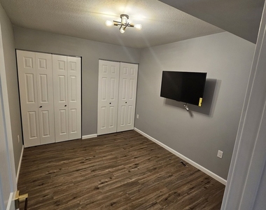 1806 S Cottage Grove Avenue - Photo Thumbnail 7