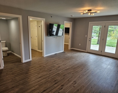 1806 S Cottage Grove Avenue - Photo Thumbnail 4