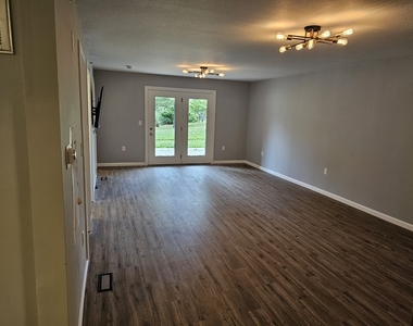 1806 S Cottage Grove Avenue - Photo Thumbnail 6