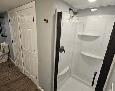 1806 S Cottage Grove Avenue - Photo Thumbnail 9