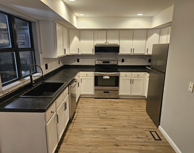 1806 S Cottage Grove Avenue - Photo Thumbnail 2