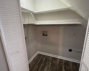 6222 Overlook Road - Photo Thumbnail 7