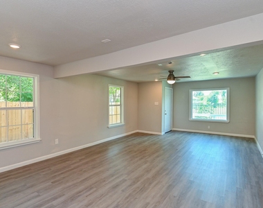 4714 Nichols Street - Photo Thumbnail 5