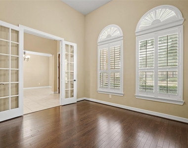 2515 Sentry Oak Way - Photo Thumbnail 4