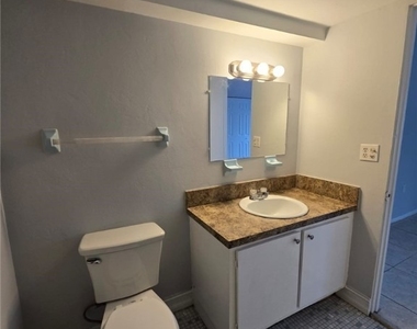 1830 Maravilla Avenue - Photo Thumbnail 22