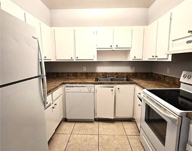 1830 Maravilla Avenue - Photo Thumbnail 10