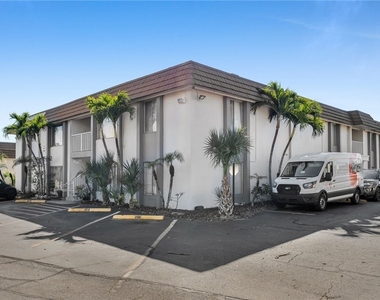 1830 Maravilla Avenue - Photo Thumbnail 28