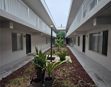 1830 Maravilla Avenue - Photo Thumbnail 26