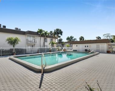 1830 Maravilla Avenue - Photo Thumbnail 4