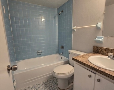 1830 Maravilla Avenue - Photo Thumbnail 21