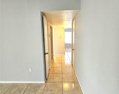 1830 Maravilla Avenue - Photo Thumbnail 7