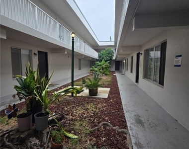 1830 Maravilla Avenue - Photo Thumbnail 27