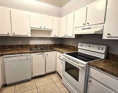 1830 Maravilla Avenue - Photo Thumbnail 9