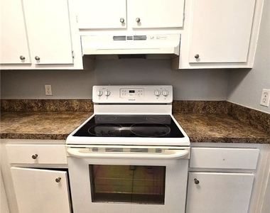 1830 Maravilla Avenue - Photo Thumbnail 11