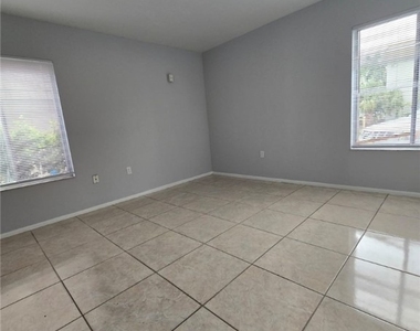 1830 Maravilla Avenue - Photo Thumbnail 13
