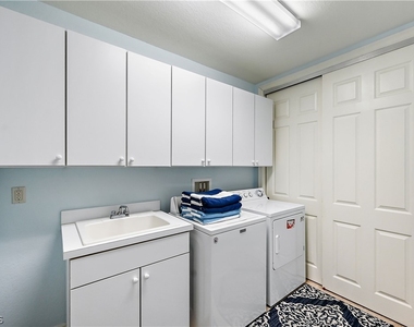 7832 Hawthorne Drive - Photo Thumbnail 22