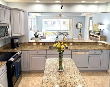 7832 Hawthorne Drive - Photo Thumbnail 6