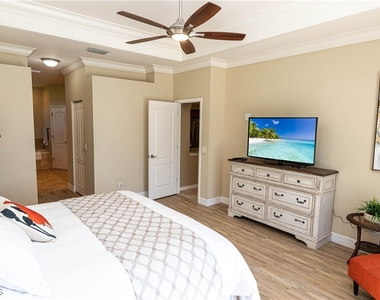 4701 Sands Boulevard - Photo Thumbnail 14