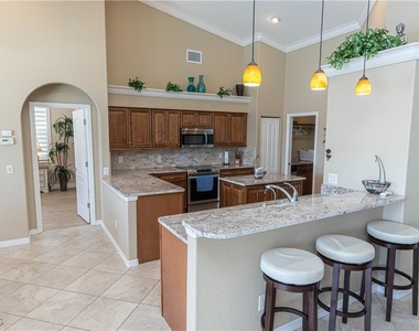 4701 Sands Boulevard - Photo Thumbnail 4