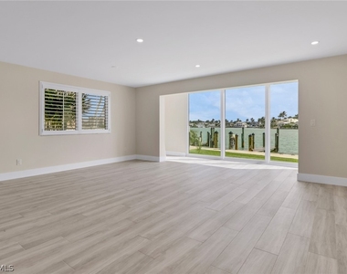 2500 Gulf Shore Boulevard N - Photo Thumbnail 10