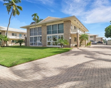 2500 Gulf Shore Boulevard N - Photo Thumbnail 1