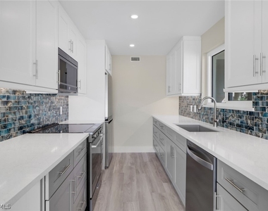 2500 Gulf Shore Boulevard N - Photo Thumbnail 5