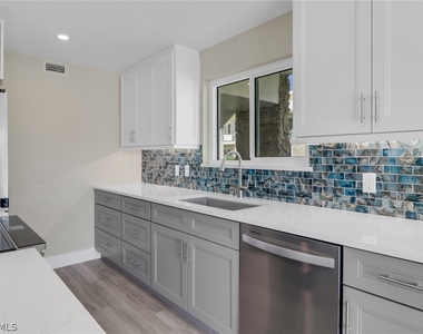 2500 Gulf Shore Boulevard N - Photo Thumbnail 6