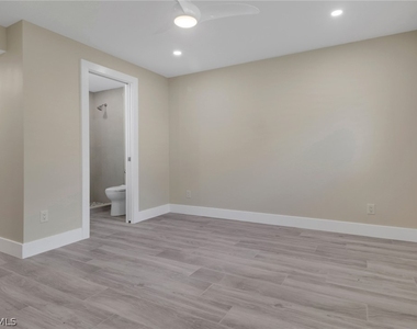 2500 Gulf Shore Boulevard N - Photo Thumbnail 15