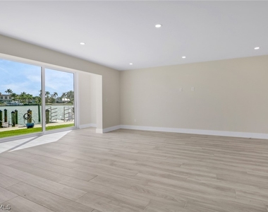 2500 Gulf Shore Boulevard N - Photo Thumbnail 11
