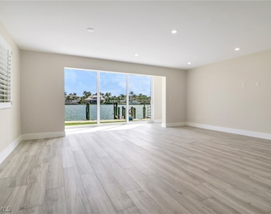 2500 Gulf Shore Boulevard N - Photo Thumbnail 9