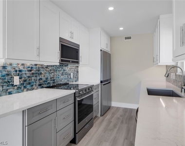 2500 Gulf Shore Boulevard N - Photo Thumbnail 3