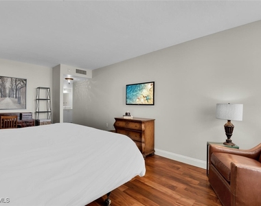 3115 Gulf Shore Boulevard N - Photo Thumbnail 15