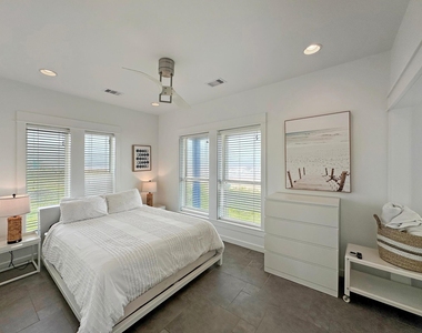 2496 Gilmore - Photo Thumbnail 18
