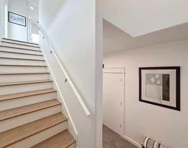 2496 Gilmore - Photo Thumbnail 22