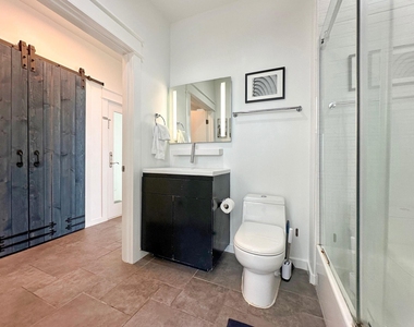2496 Gilmore - Photo Thumbnail 15