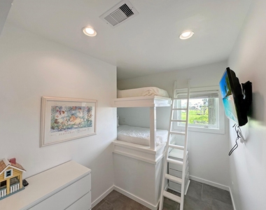 2496 Gilmore - Photo Thumbnail 17